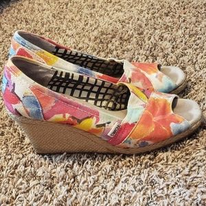 GUC TOMS Colorful Flowers Wedges Peep Toe Size 9